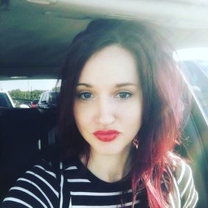 Meet your Posher, Angee